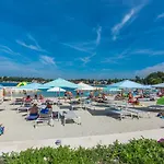Spacious 3-br - Free Bikes & Parking Apartman