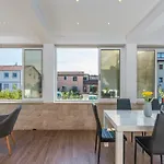 Spacious 3-br - Free Bikes & Parking Apartment
