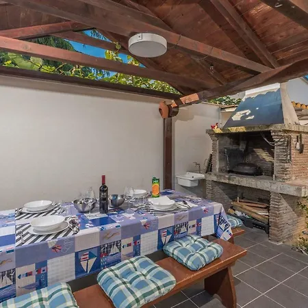 Spacious 3-Br Apartment Vita - Free Bikes & Parking Apartament *