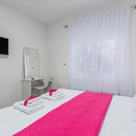 Spacious 3-Br Apartment Vita - Free Bikes & Parking *