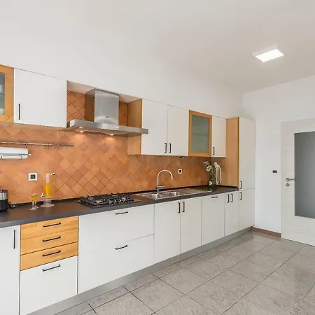 Spacious 3-Br Apartment Vita - Free Bikes & Parking *