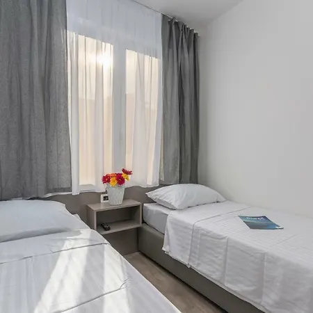 Spacious 3-Br Apartment Vita - Free Bikes & Parking * Poreč