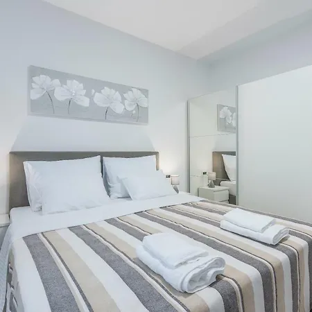 Spacious 3-Br Apartment Vita - Free Bikes & Parking Apartament *