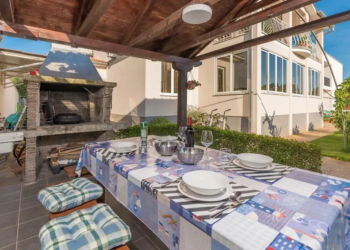 Apartment Spacious 3-br - Free Bikes & Parking *