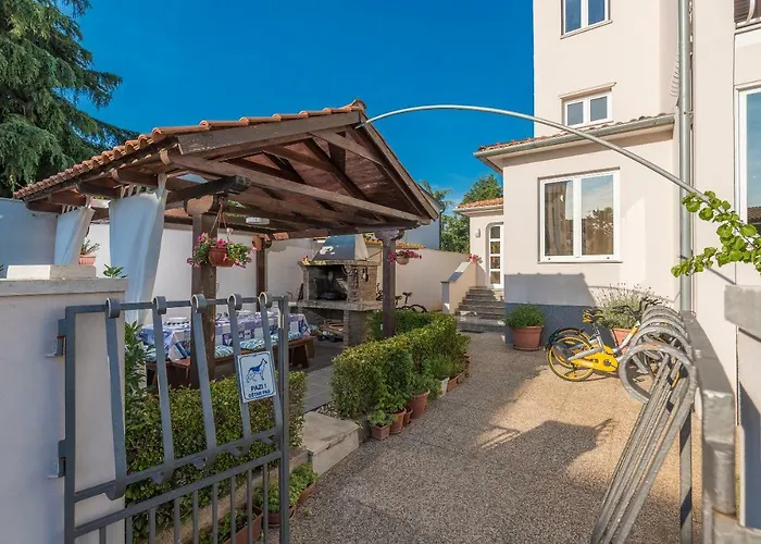 Apartment Spacious 3-br - Free Bikes & Parking Poreč