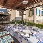 Apartment Spacious 3-br - Free Bikes & Parking *