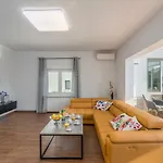 Spacious 3-br - Free Bikes & Parking