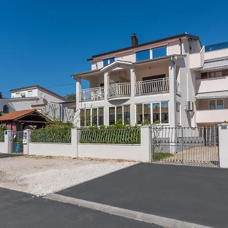 Spacious 3-br - Free Bikes & Parking * Poreč