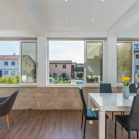 Spacious 3-Br Apartment Vita - Free Bikes & Parking דירה