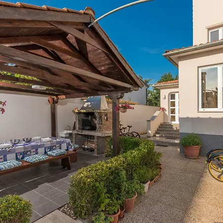 Spacious 3-Br Apartment Vita - Free Bikes & Parking