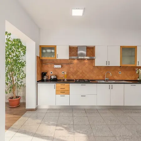 Spacious 3-Br Apartment Vita - Free Bikes & Parking