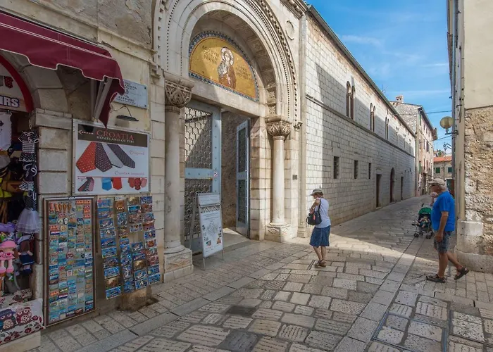 Spacious 3-br - Free Bikes & Parking *