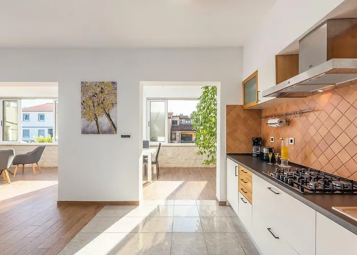 Spacious 3-br - Free Bikes & Parking