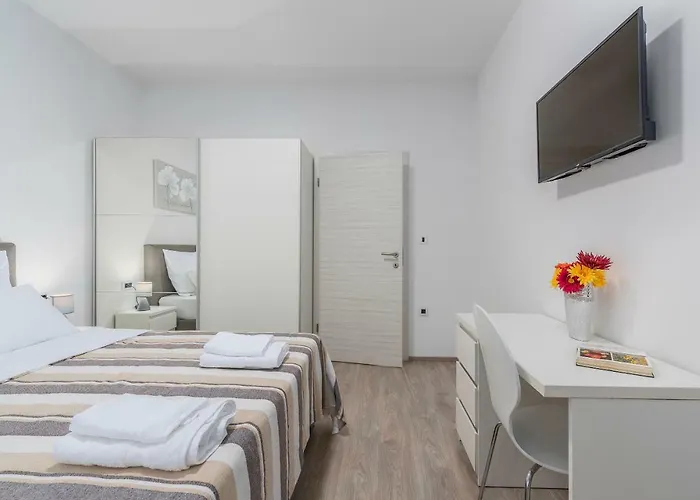 Appartamento Spacious 3-br - Free Bikes & Parking *