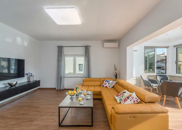 Spacious 3-br - Free Bikes & Parking